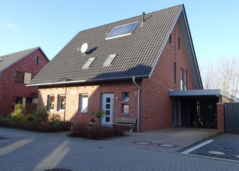 Einfamilienhaus mit Carport